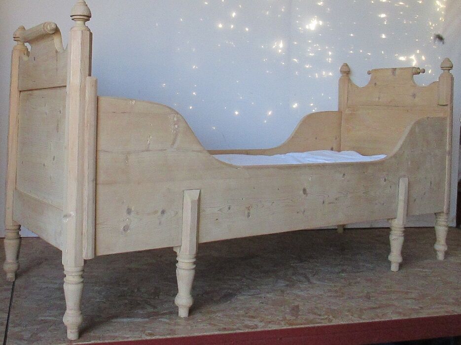 Retractable sofa bed of the Austrian Tyrole in natural wood