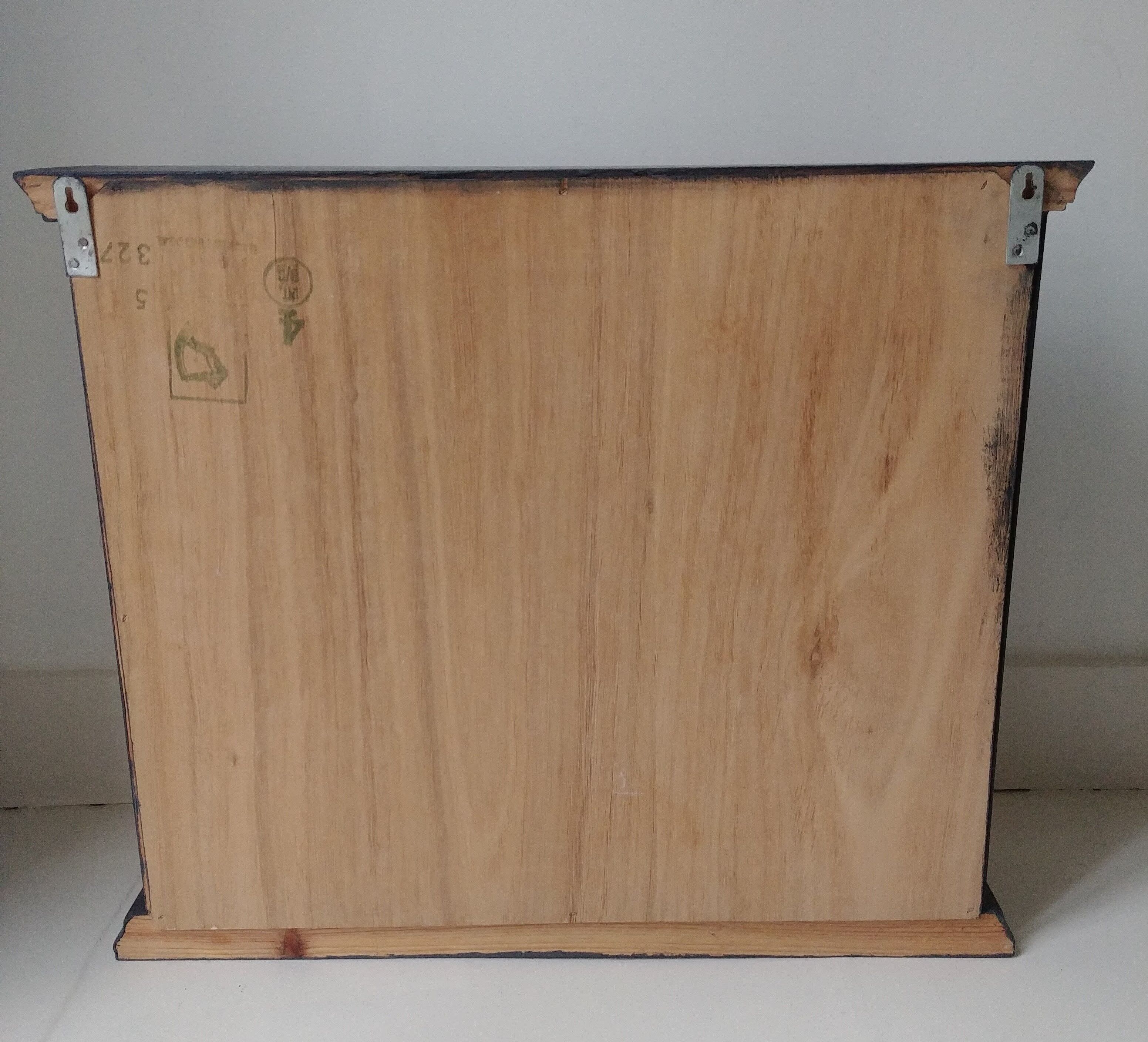 Wall cabinet