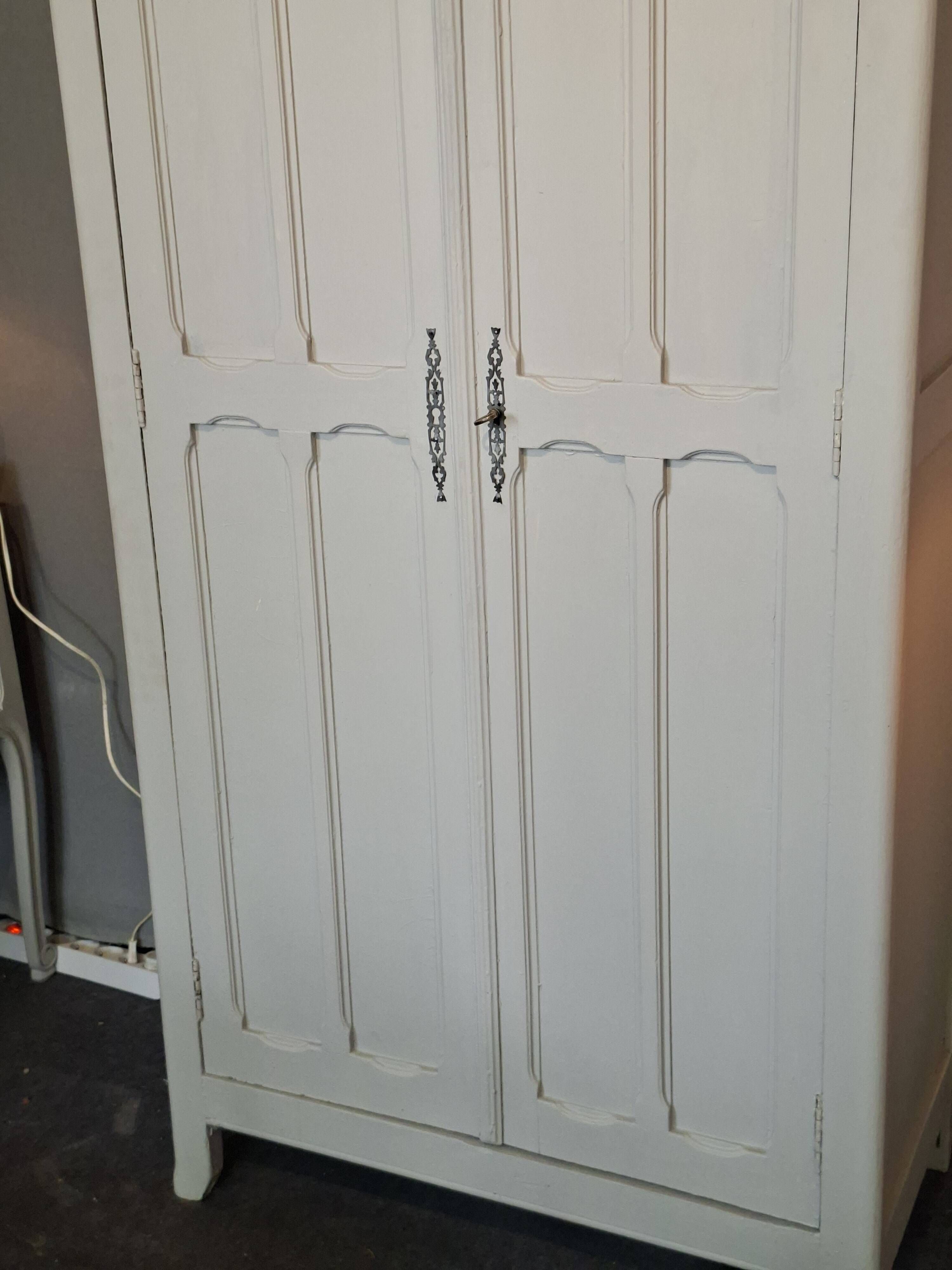 Armoire parisienne 