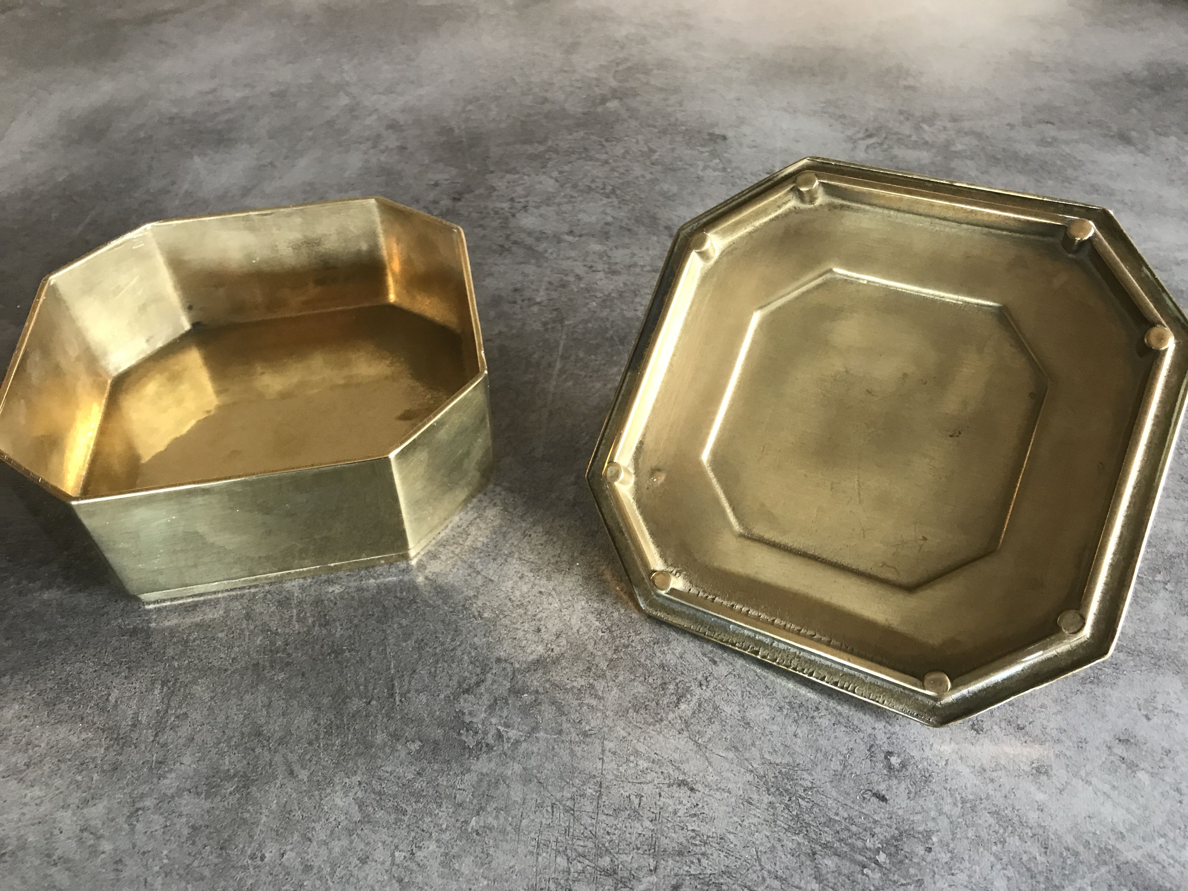 Box in solid brass octagon shape bird decoration 14,8cm