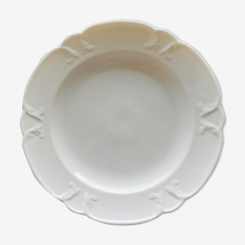 White porcelain dish, circa 1900, 33 cm in diameter