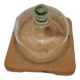 Plateau a fromage carre avec cloche bombee