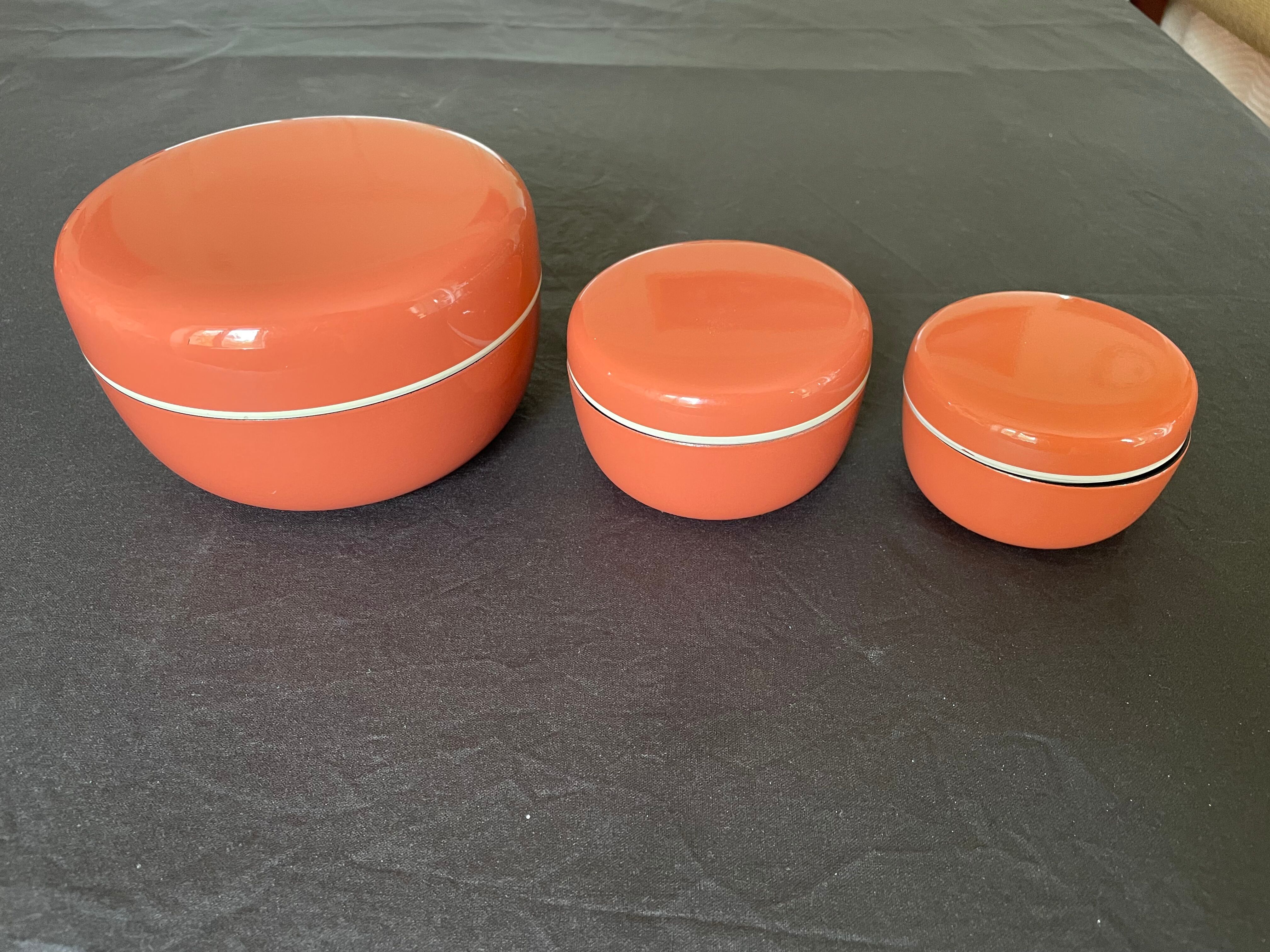 Pull-out boxes in bakelite lacquered 70s