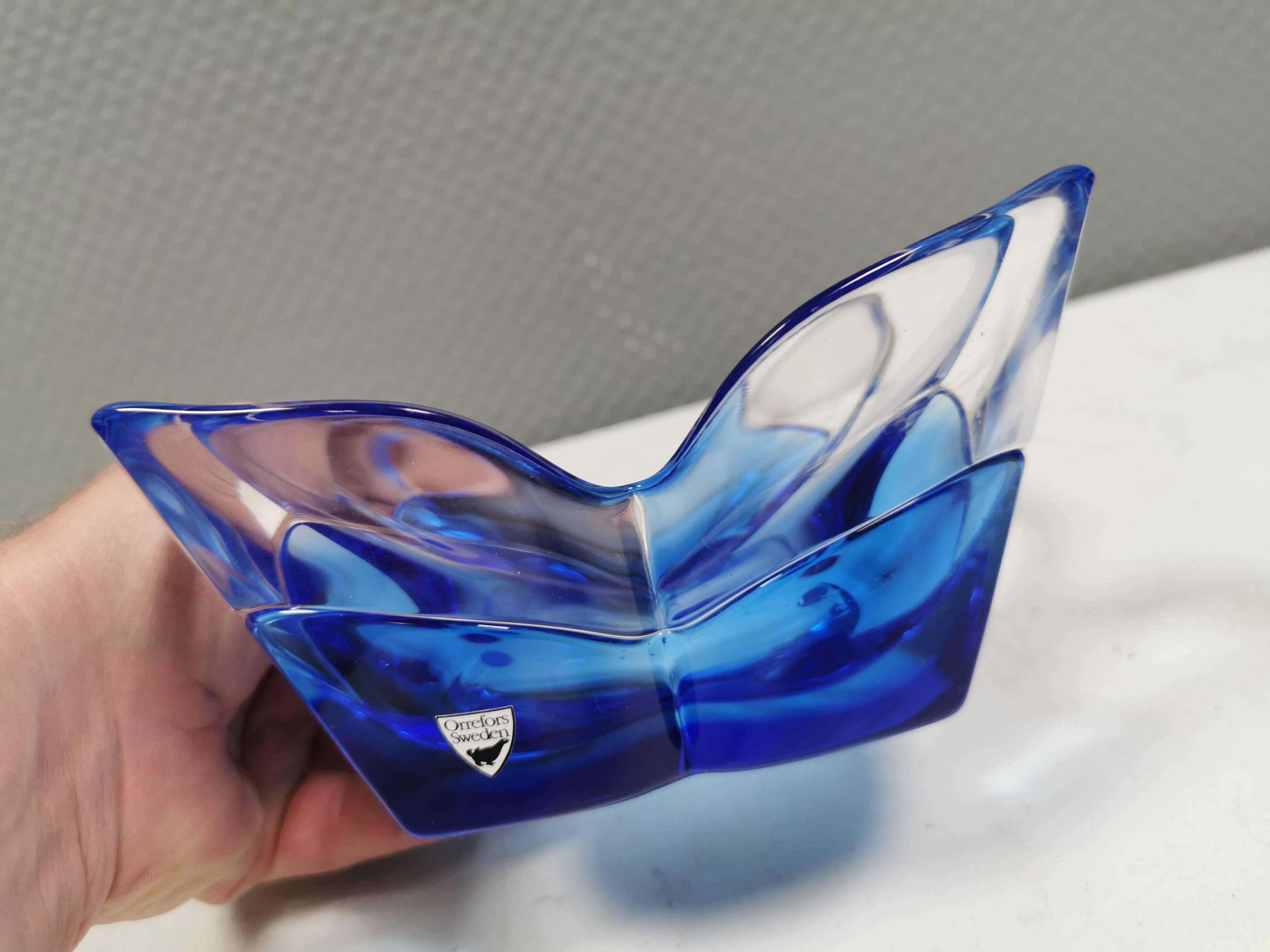 Lotus Glass bowl in mouth-blown glass from Swedish Orrefors 1988.
