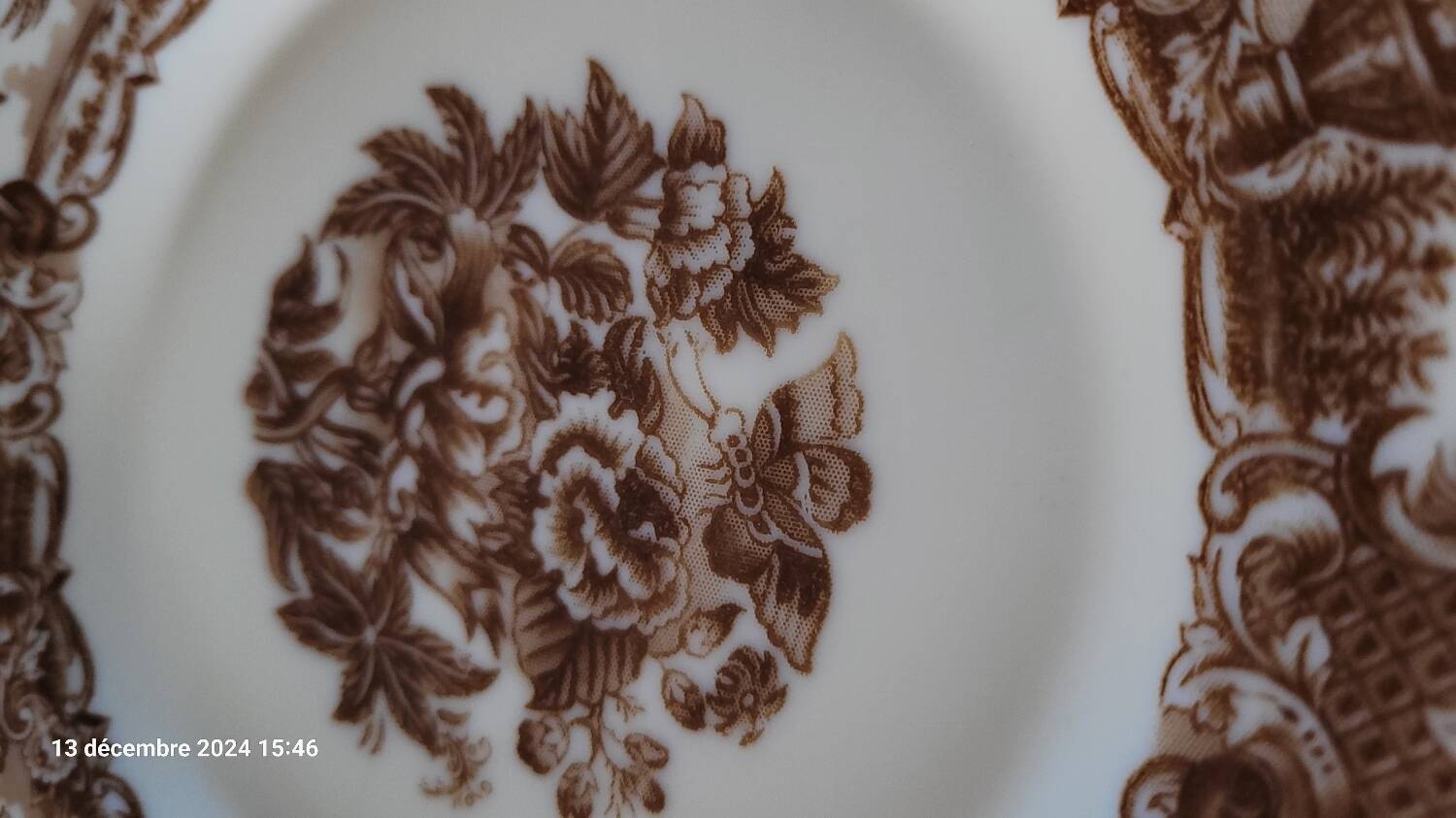 6 assiettes à dessert en opaline