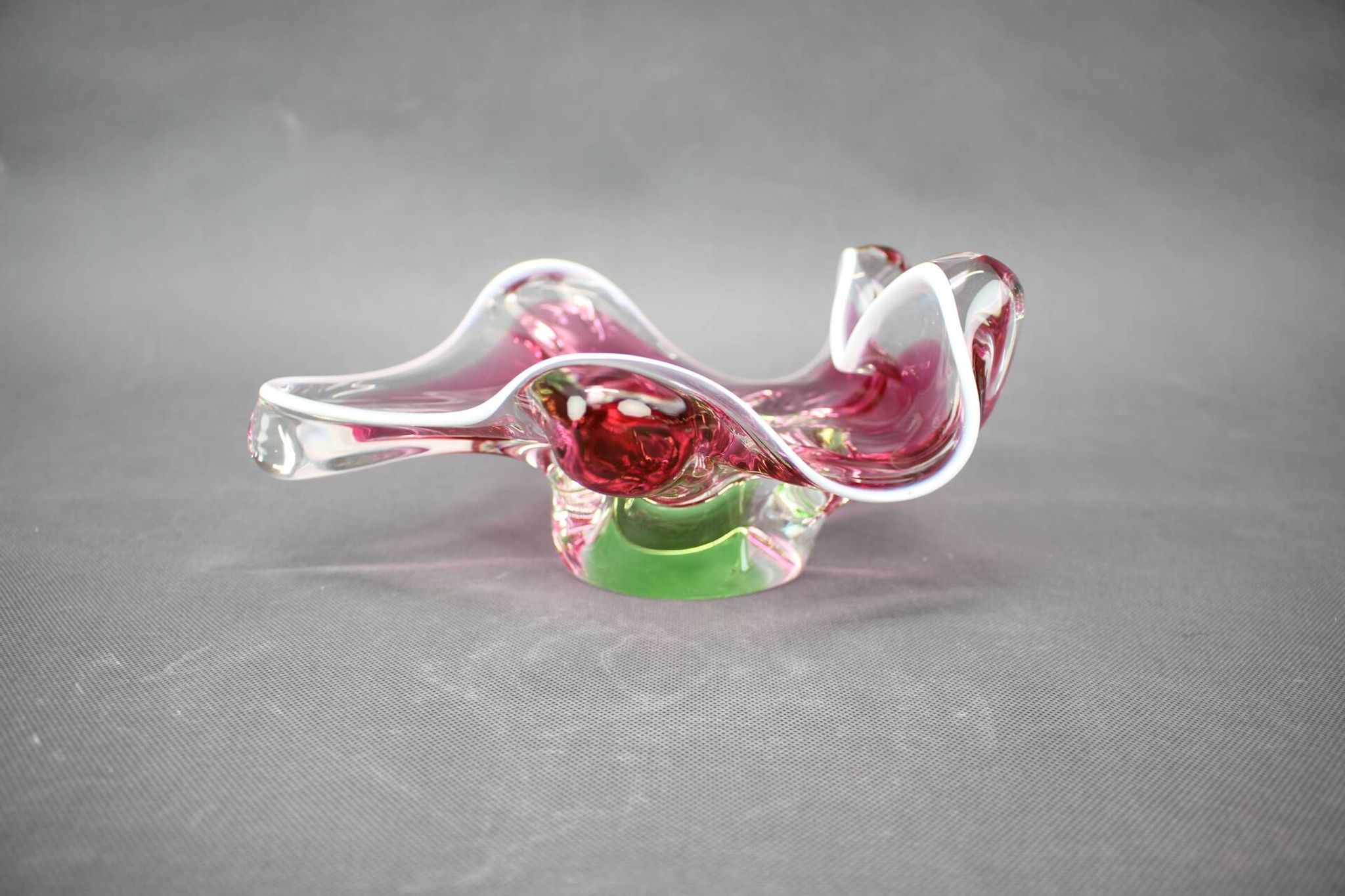 Mid-century pink and green Czech art glass bowl by Josef Hospodka.