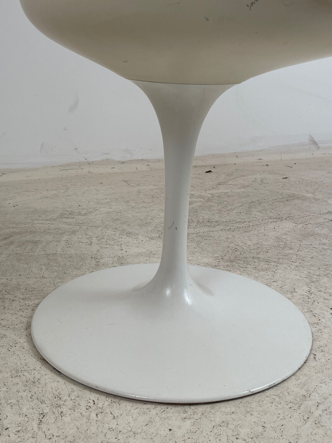 Tulip chair by Eero Saarinen Knoll international 1970