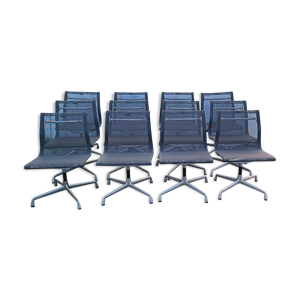 Suite de 12 chaises EA105