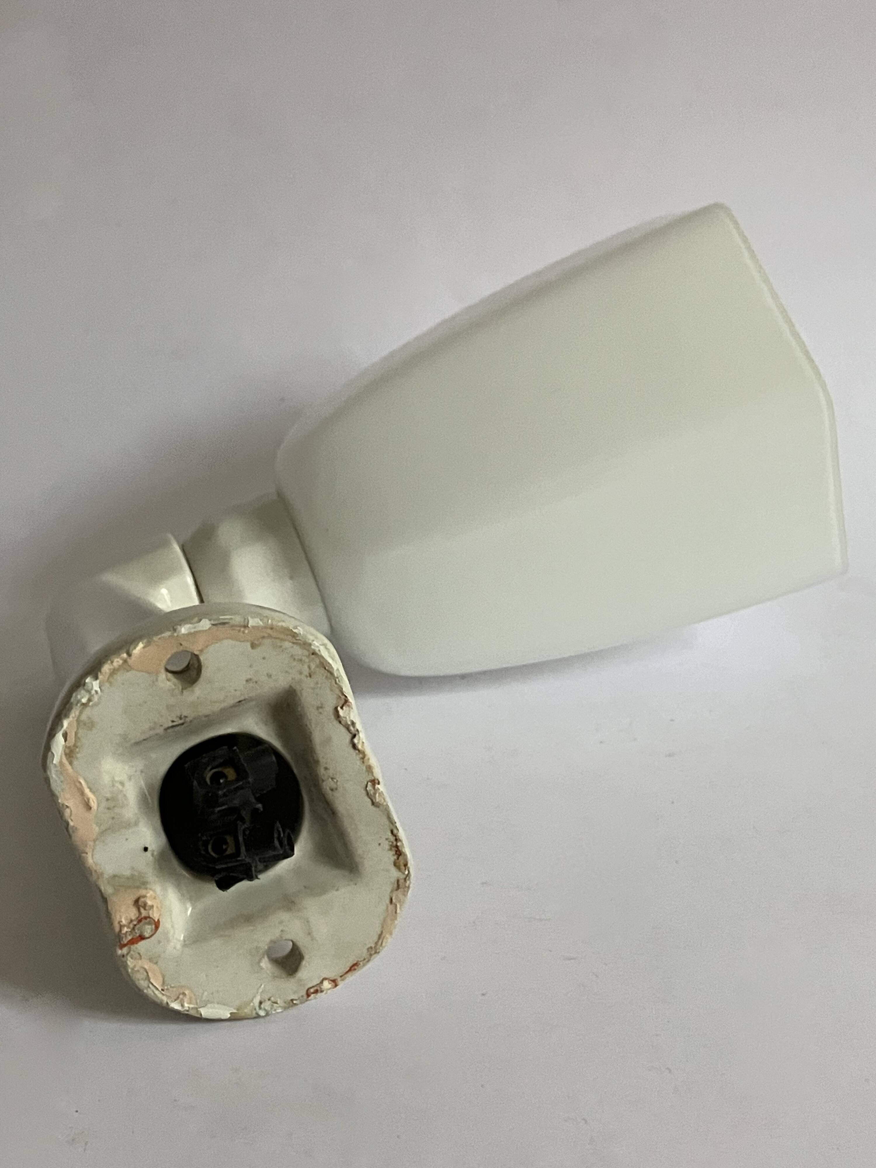 Art deco wall lamp, porcelain and opaline