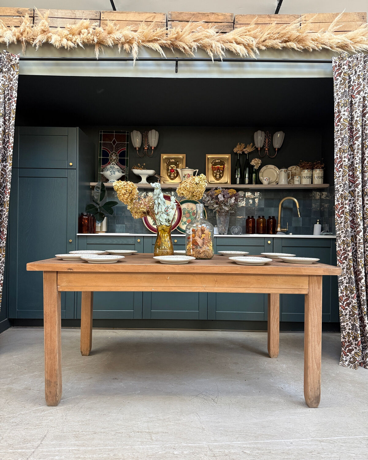 Farmhouse table (renovated)