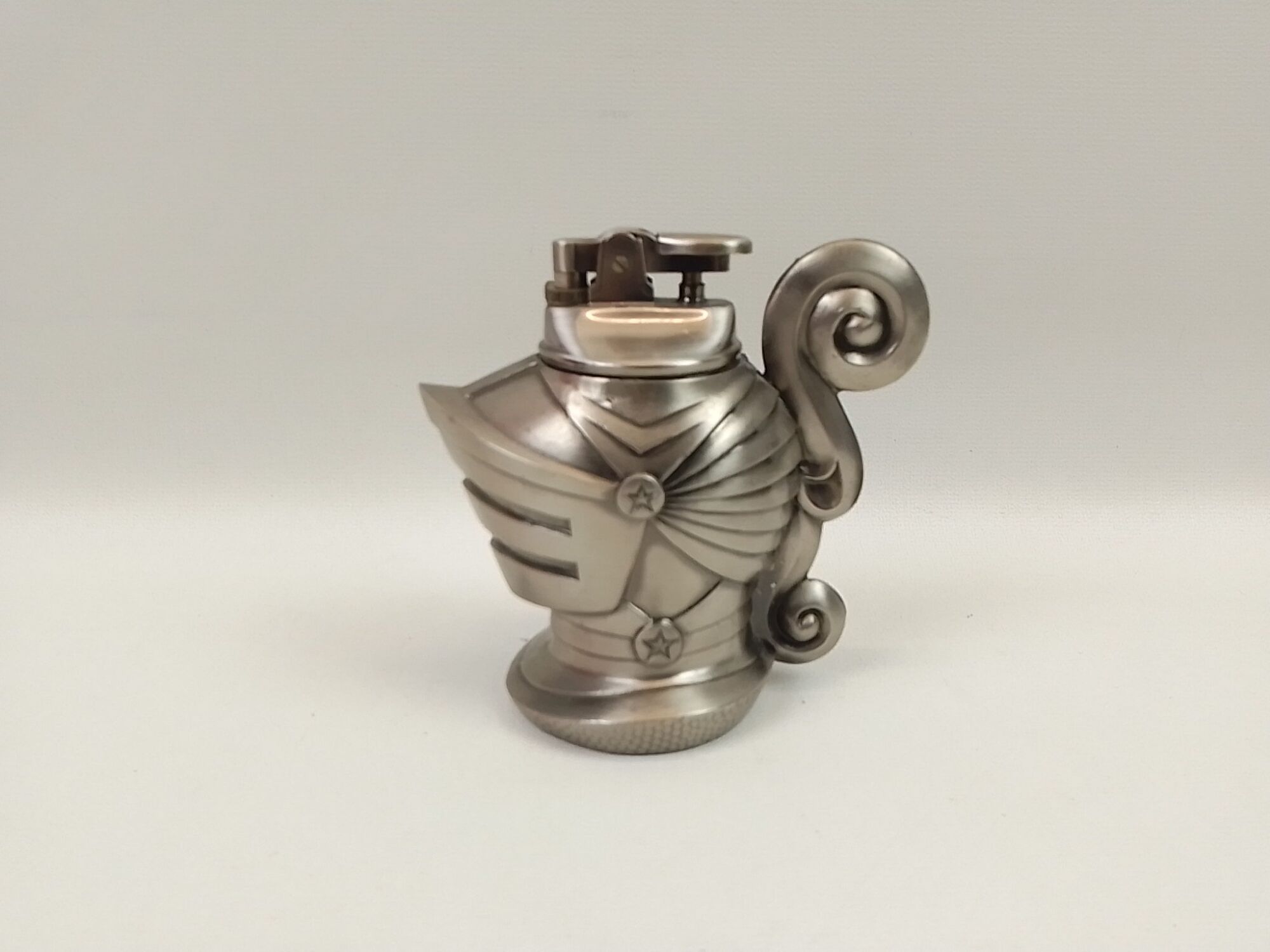 Briquet de collection, casque médiéval