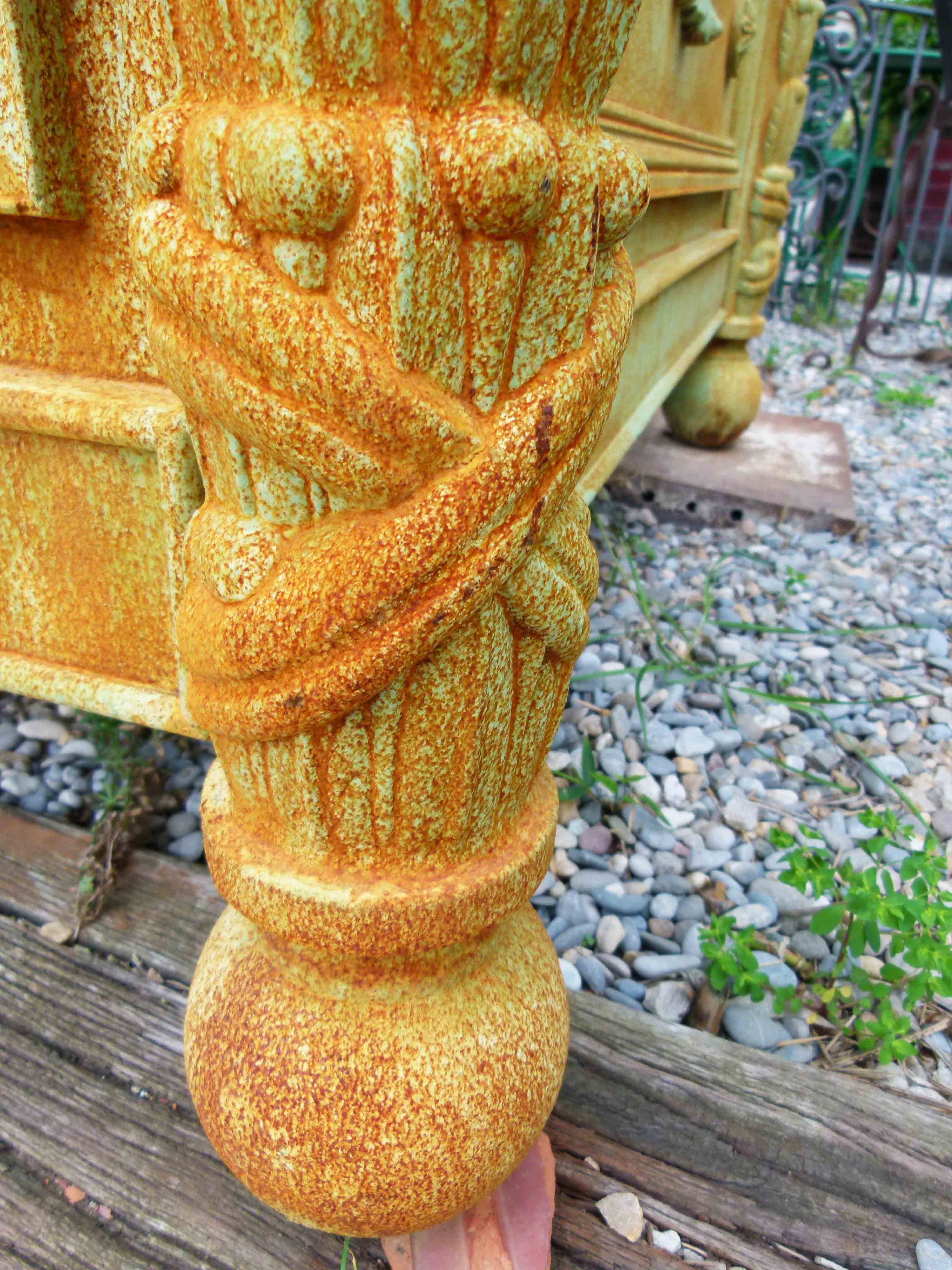 Cast iron gardener