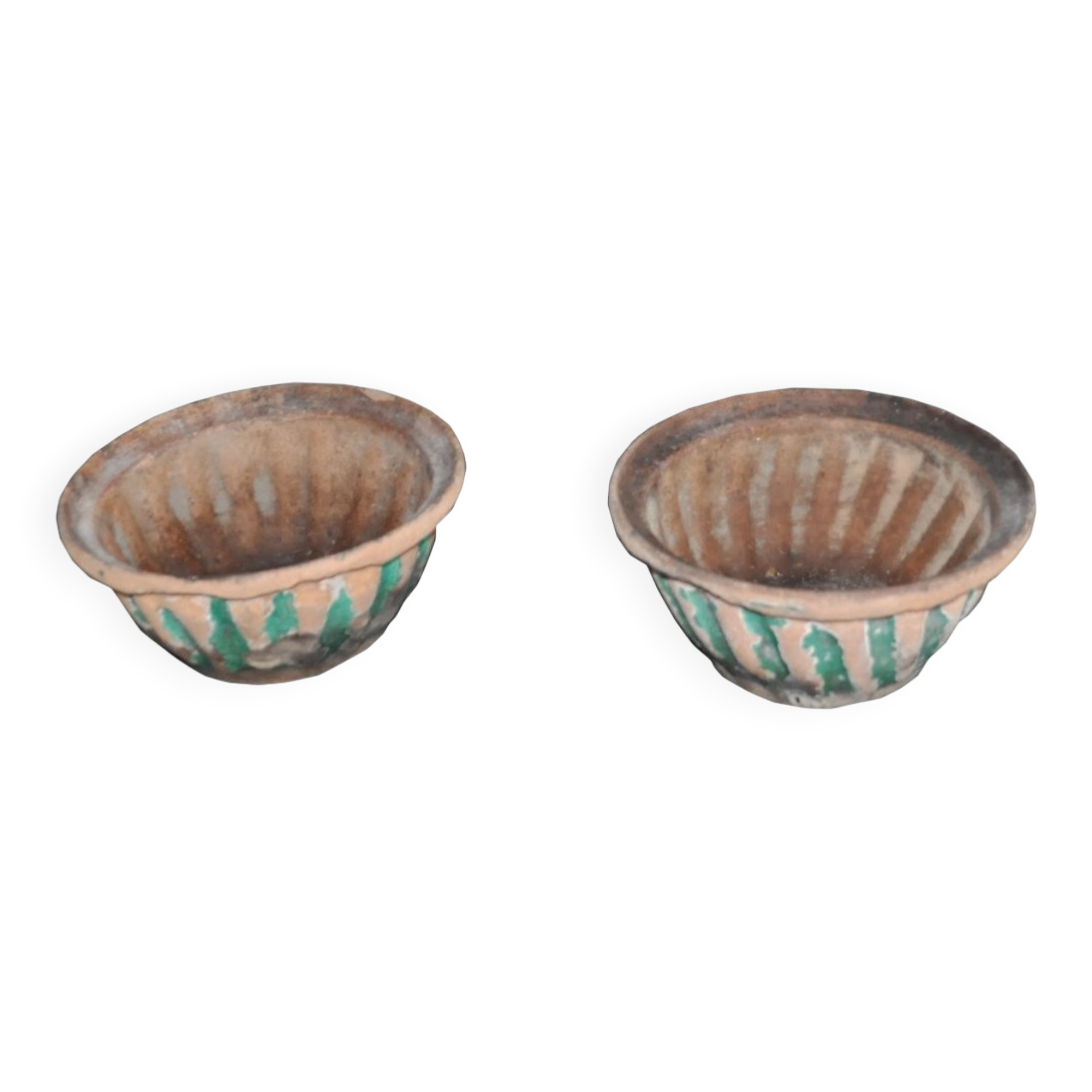 Set of 2 mid-century bowls in brown and green stoneware, rustic patina.