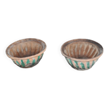 Set of 2 mid-century bowls in brown and green stoneware, rustic patina.