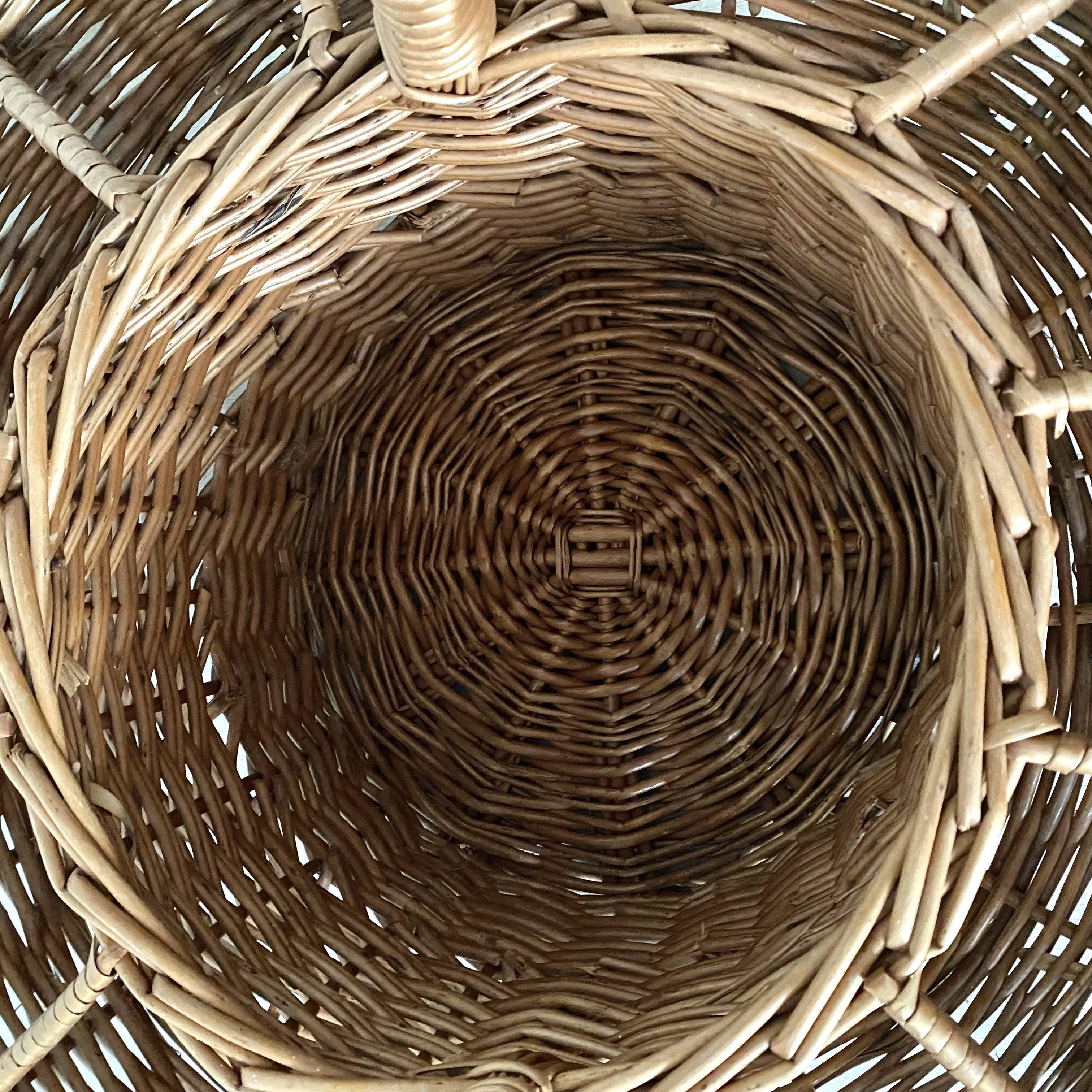 Bar basket or plant holder in woven wicker