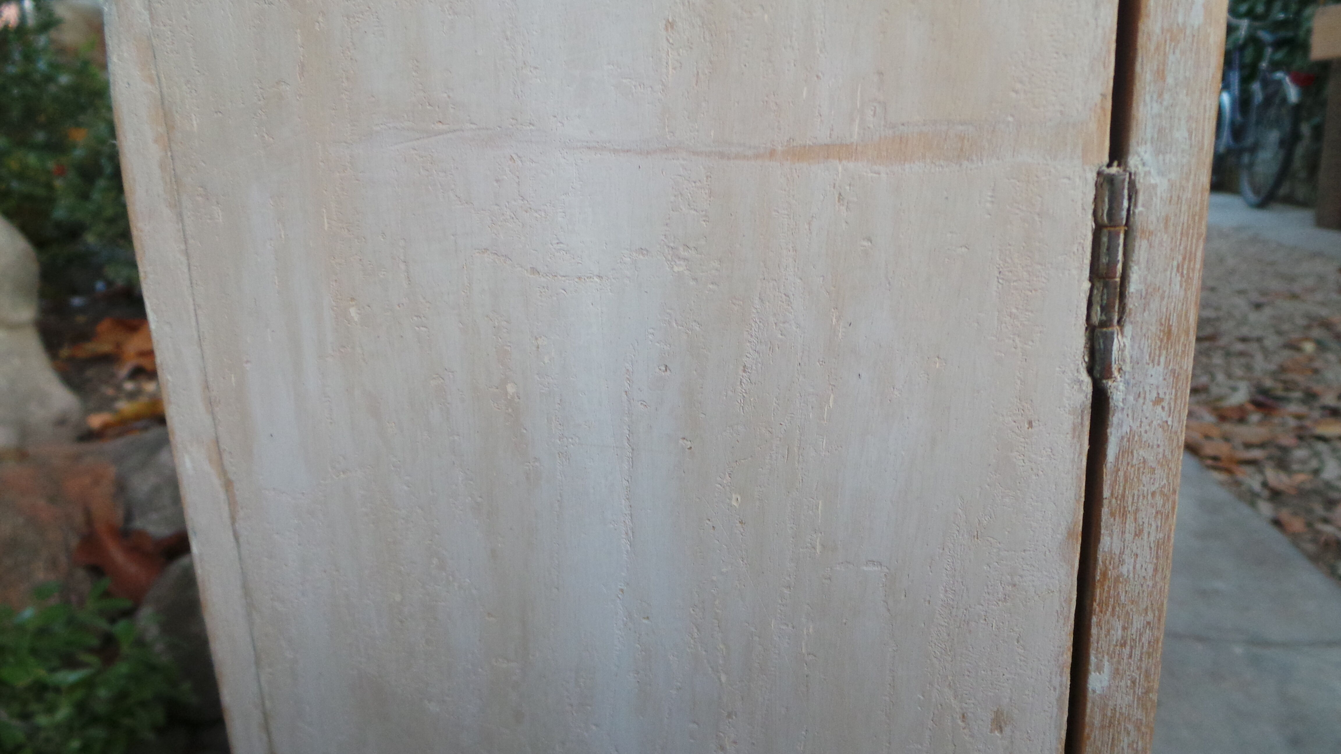 Screened medicine cabinet