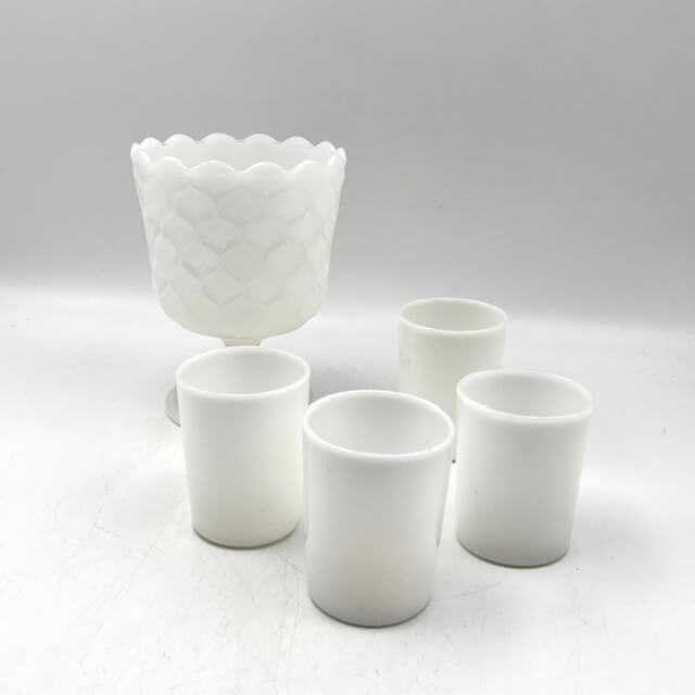 Lot of white opaines