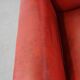 Fauteuil peint en rouge en cuir de mouton