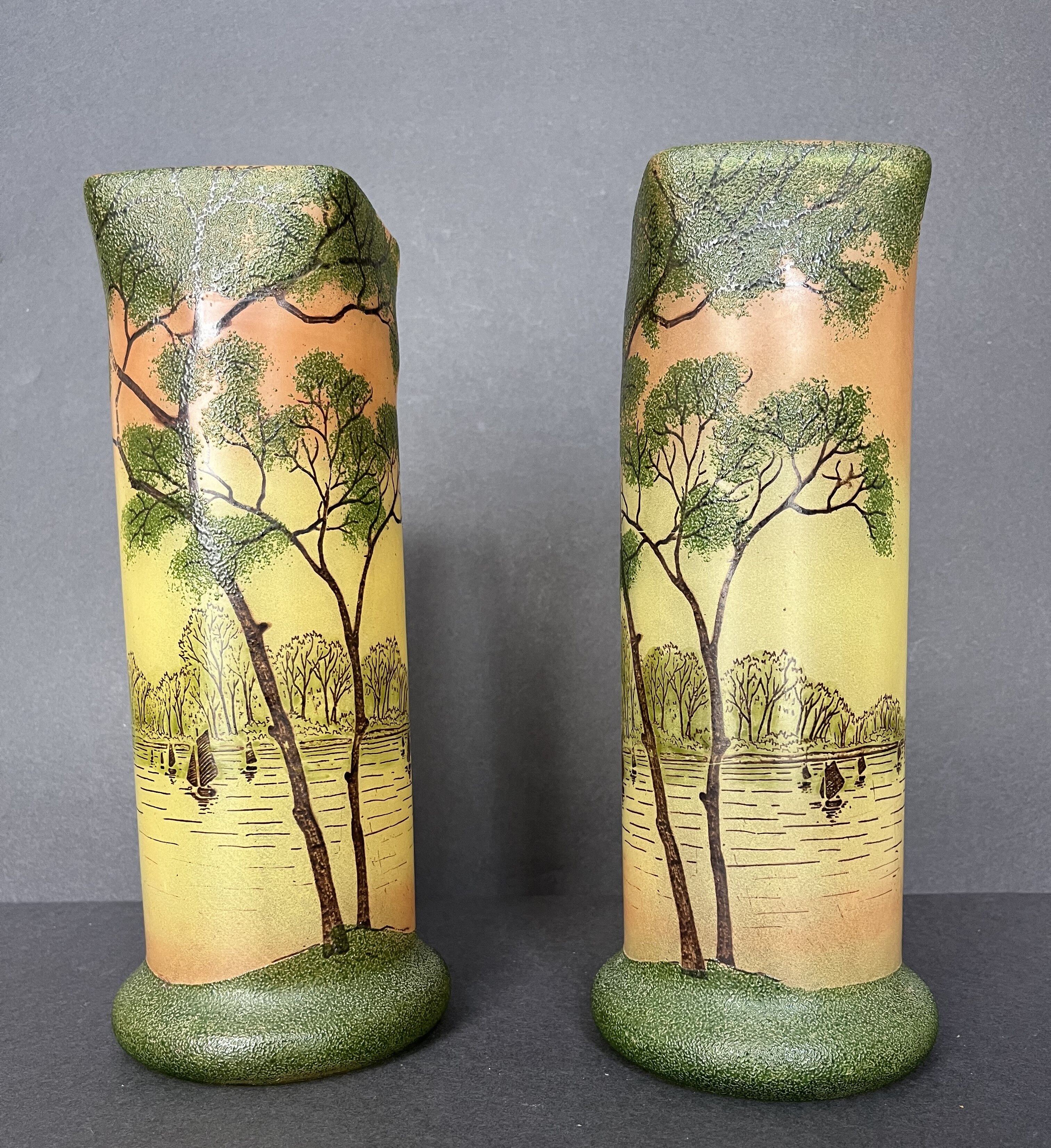 Paire de vases rouleau