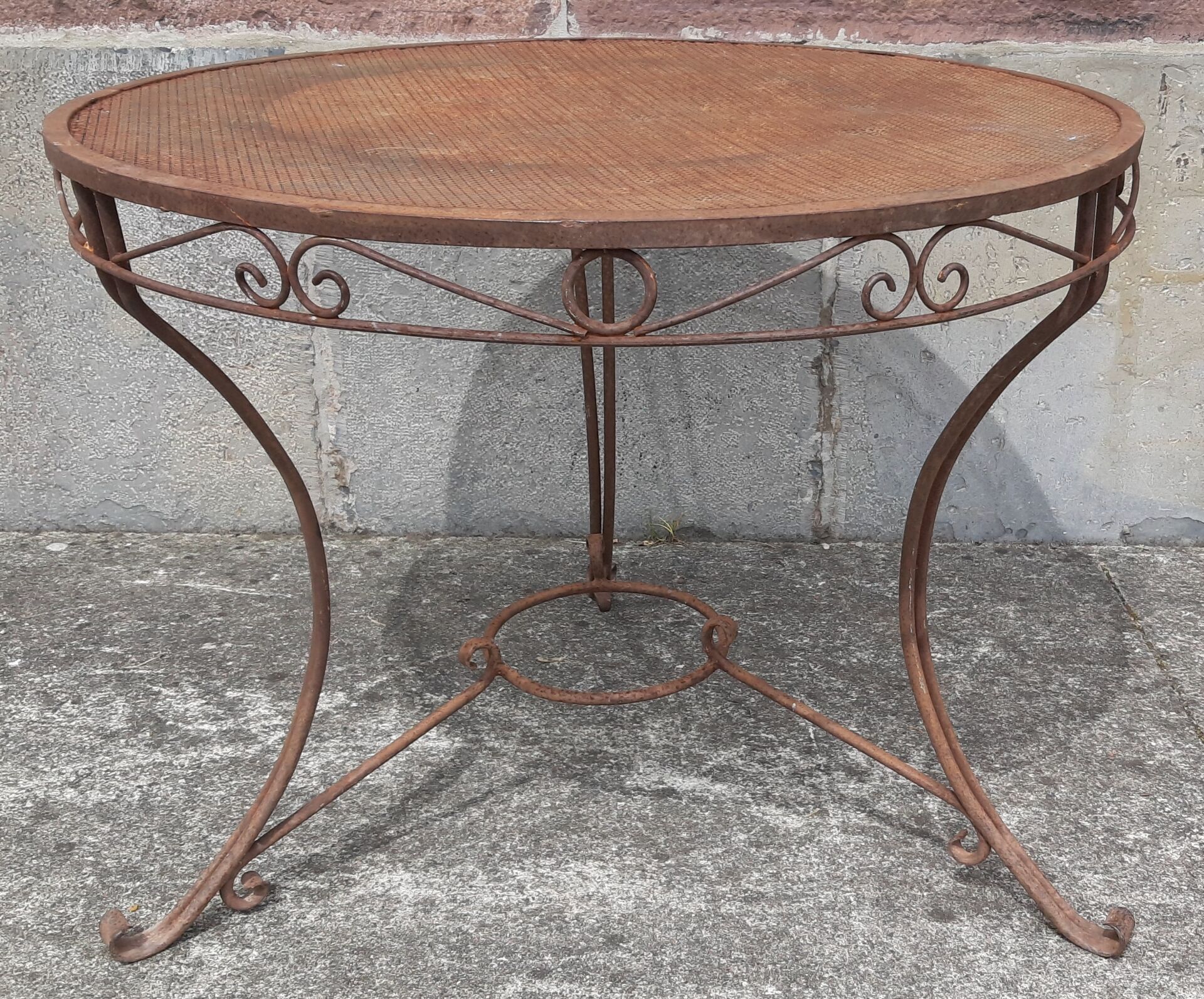 Table de jardin en fer forgé