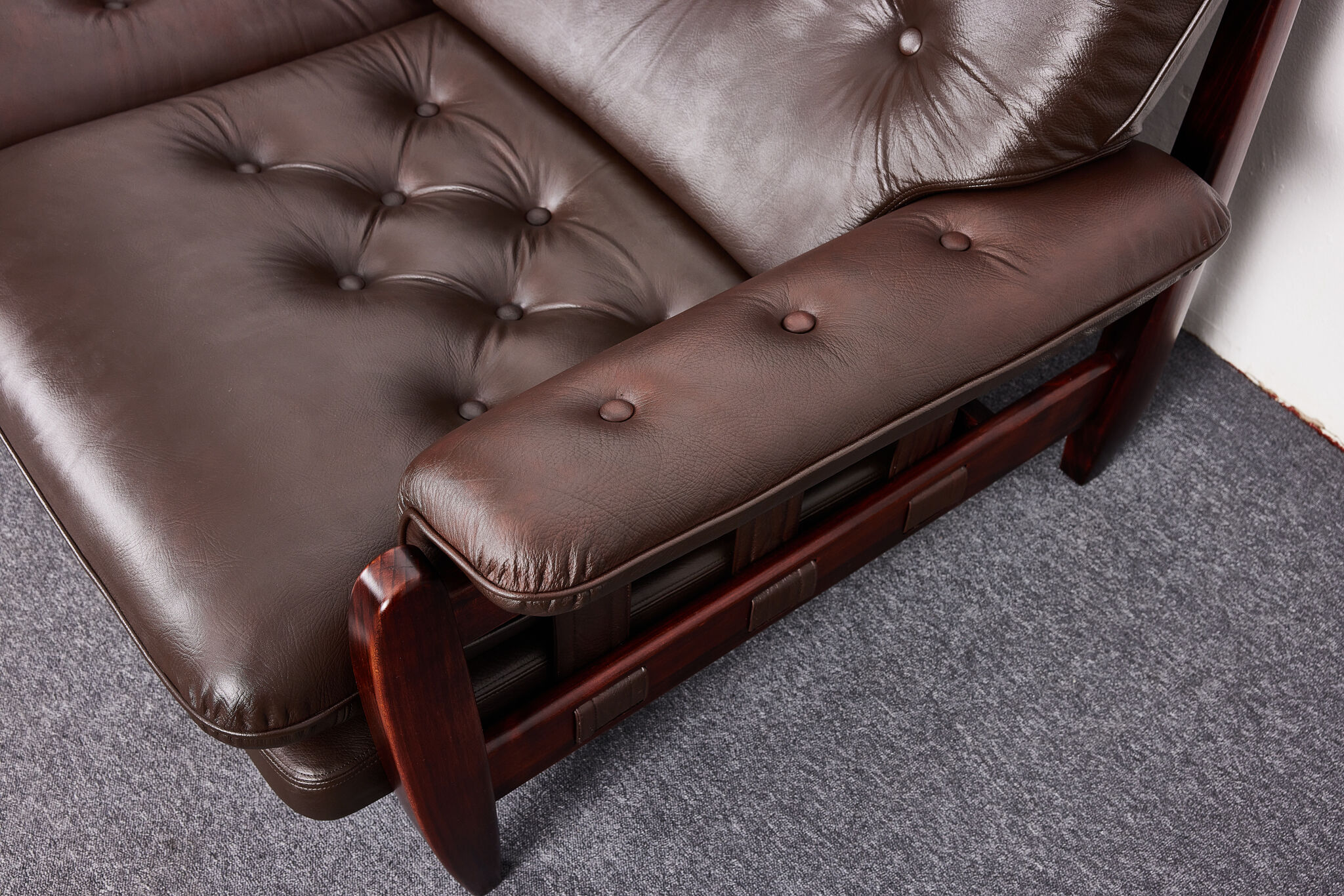 Canapé en palissandre et cuir de veau des années 60, rodeio par jean gillon, 1968