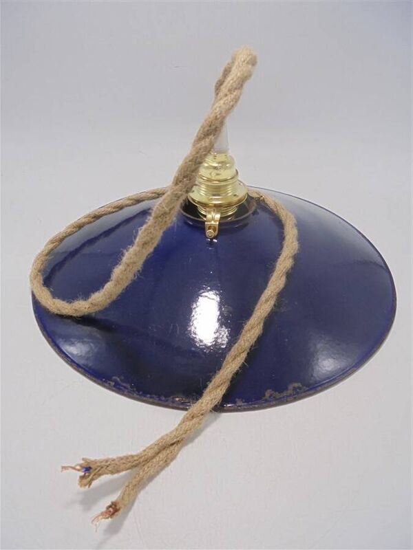 Suspension en tôle émaillée