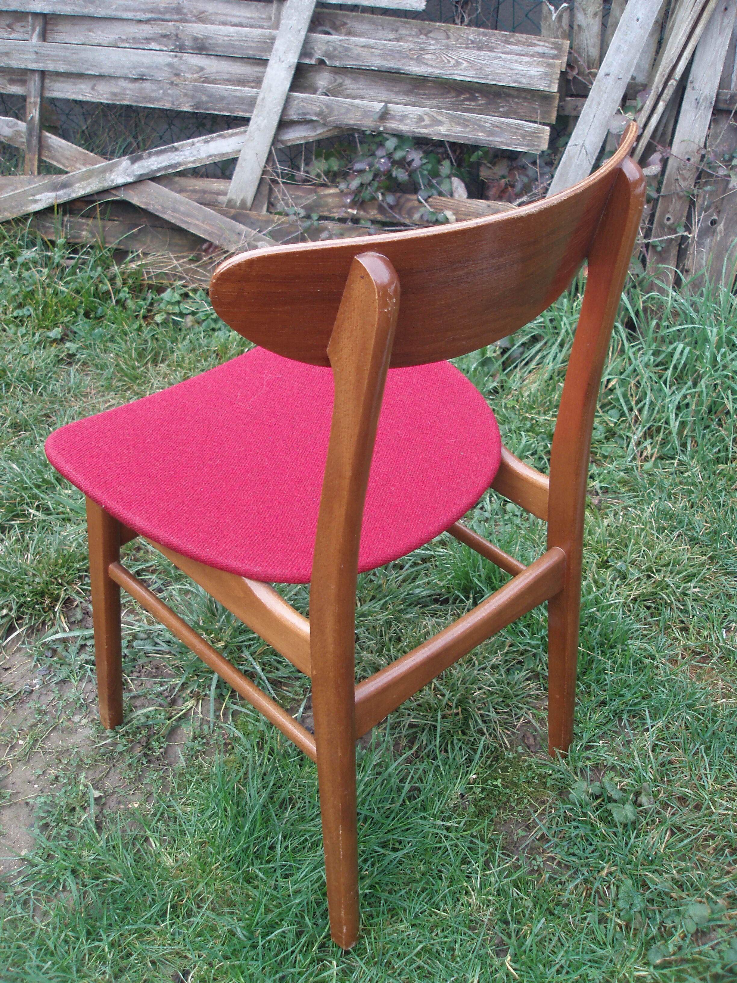 Pair of Scandinavian chairs in teak and red fabric