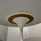 Knoll International Tulip dining table by Eero Saarinen