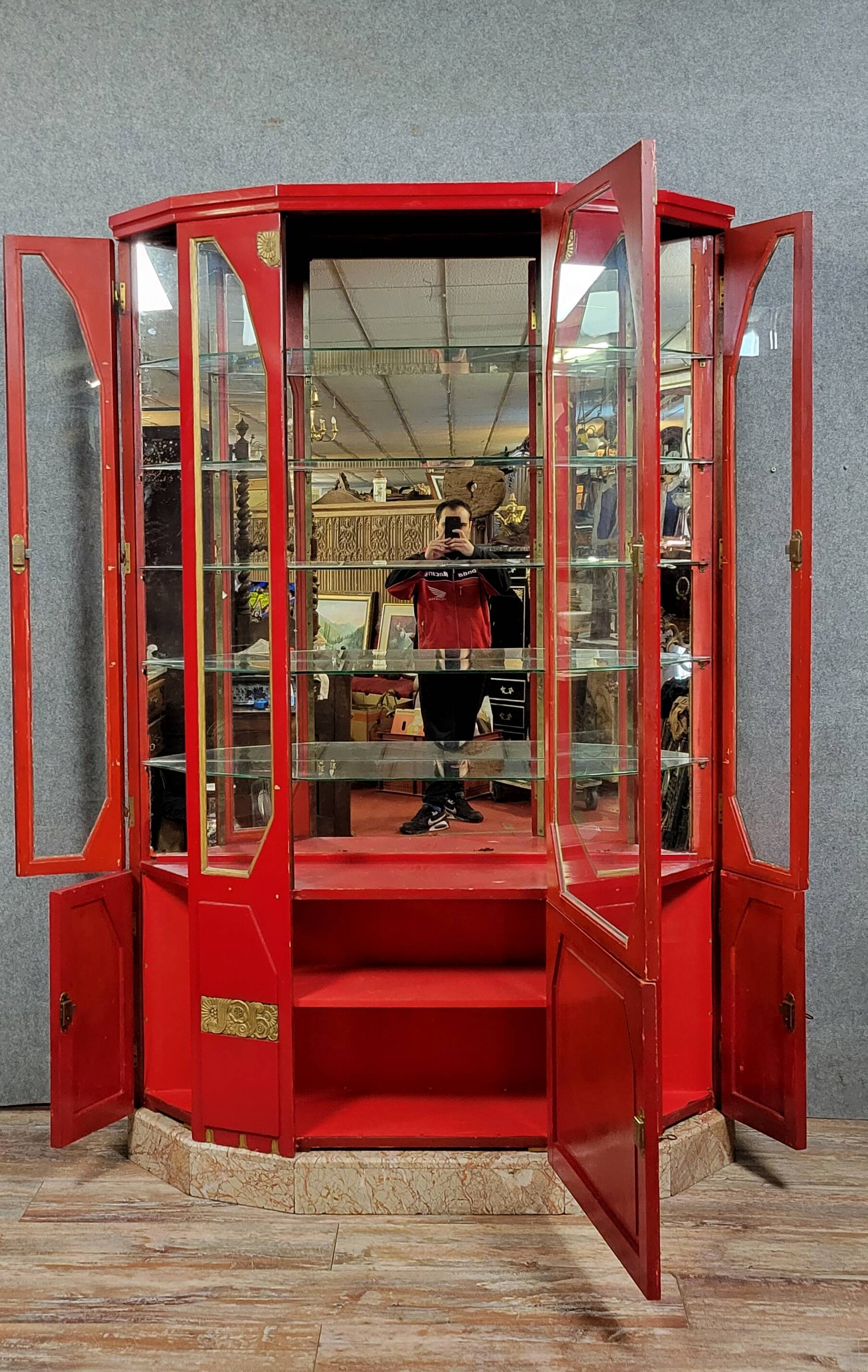 Important Art Deco period bookcase in lacquered wood and gilded bronze