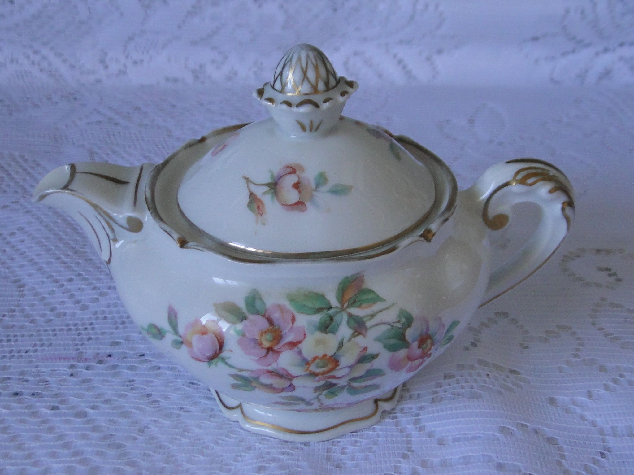 Theière or Porcelain coffee maker Former Royal factory Limoges model Eglantine