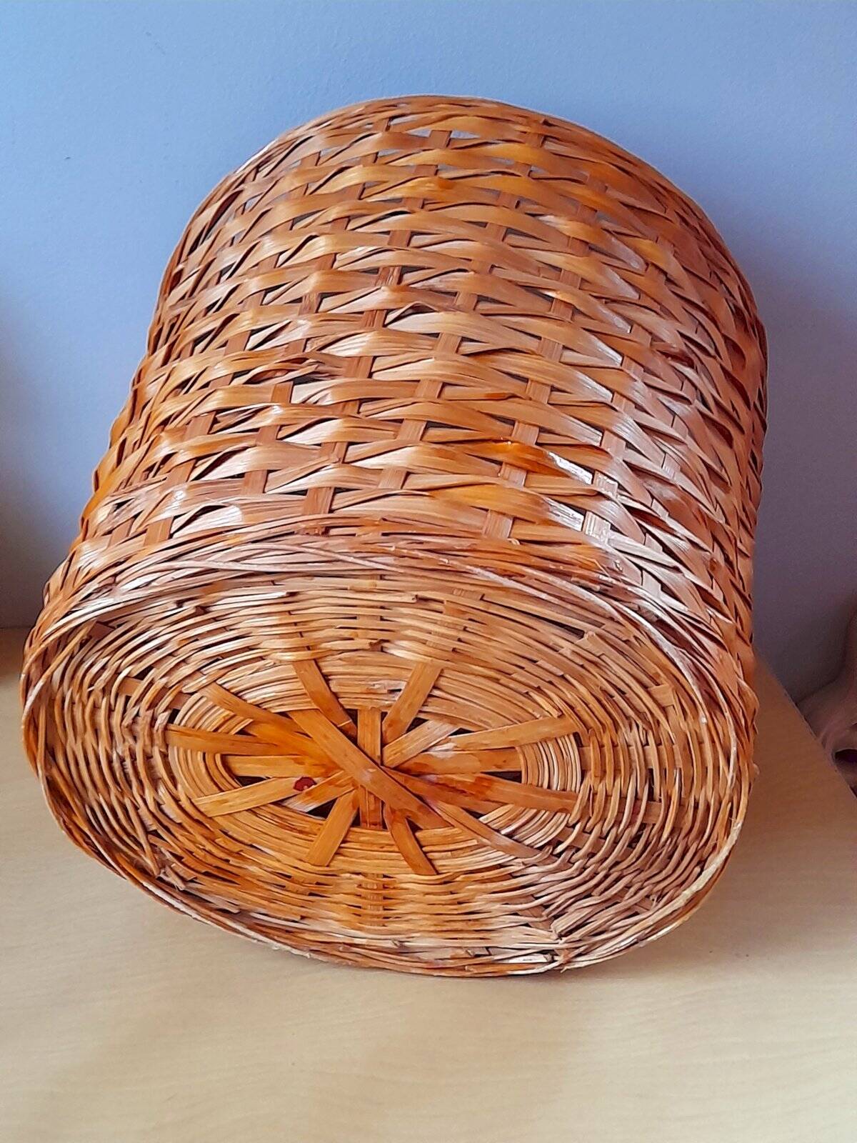 Corbeille à papier ou cache pot en osier