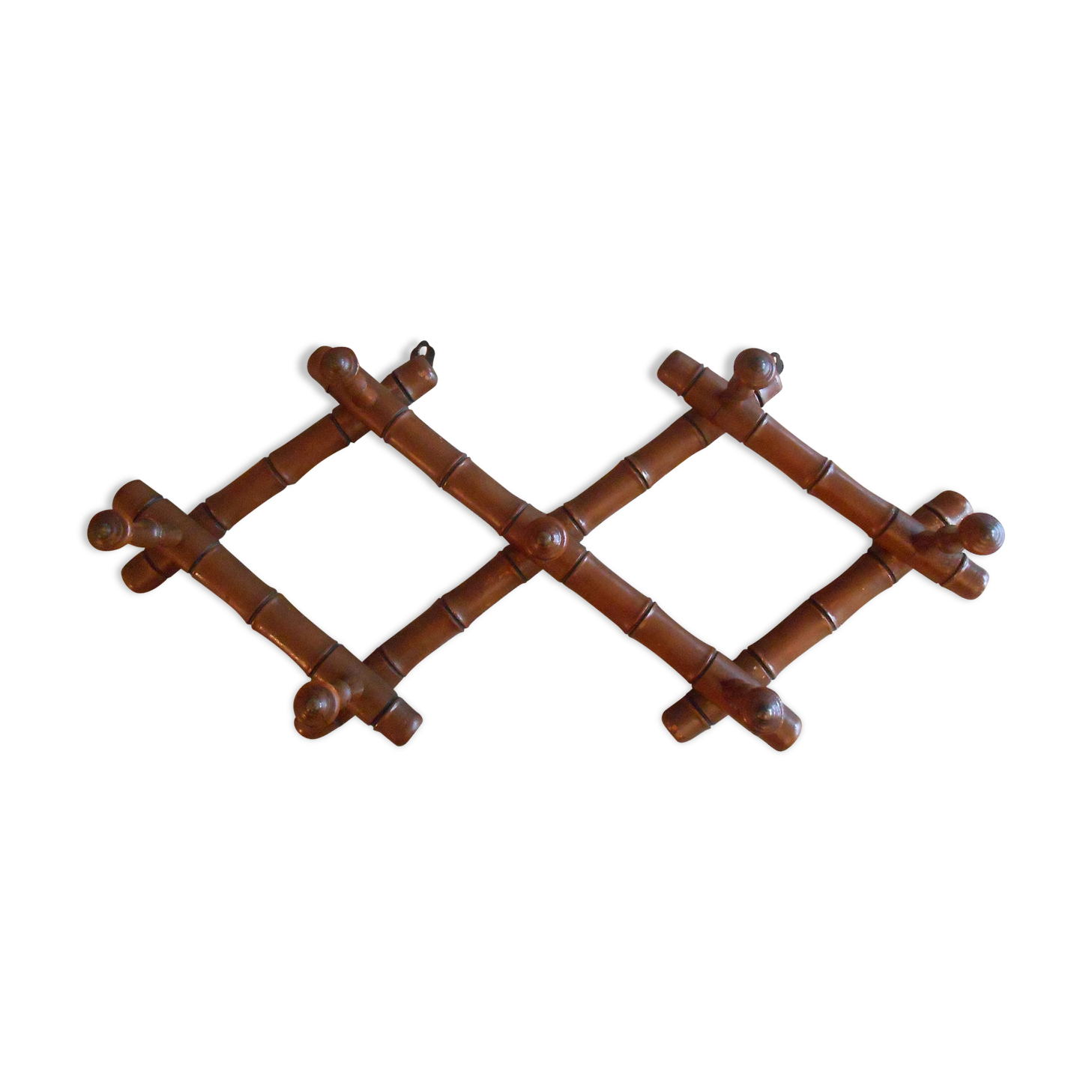 1900 accordion coat holder