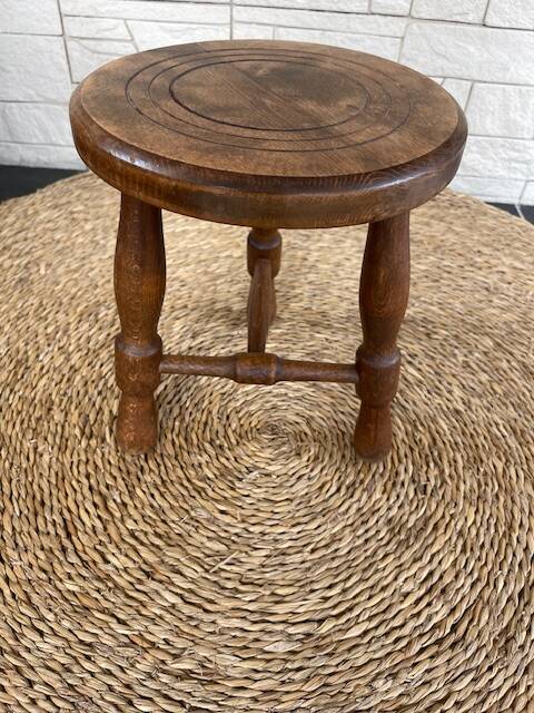 Tabouret de traite tripode style Charles Dudouyt