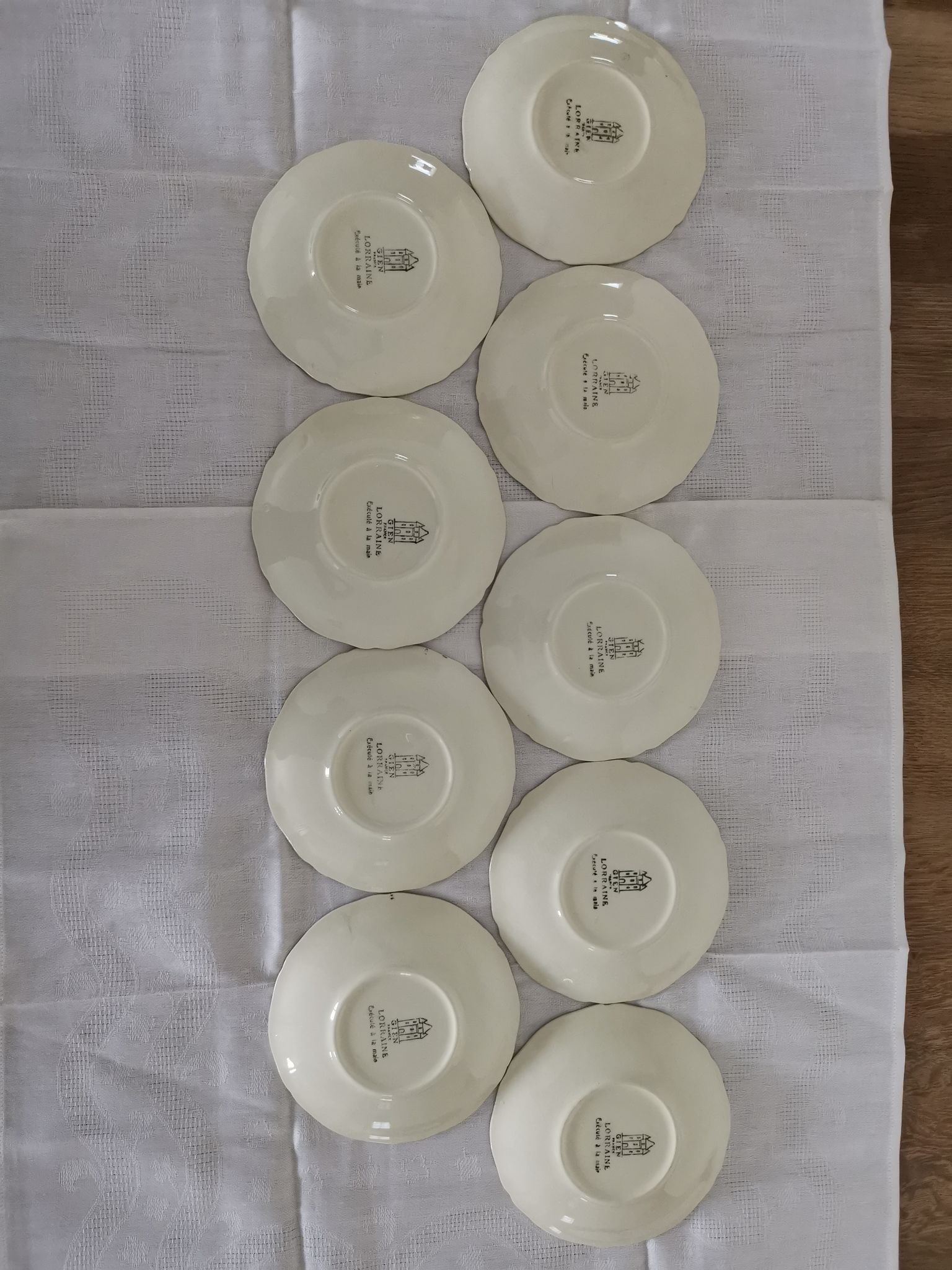 Lot 9 old plates in gien earthenware model "lorraine"