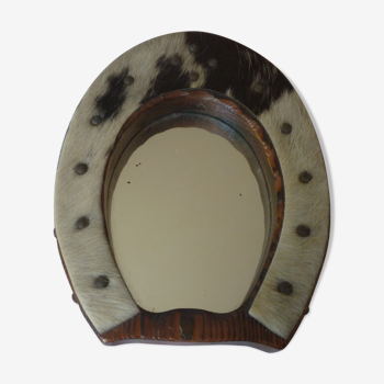 Miroir vintage bois et fourrure en forme de fer a cheval 25x33cm