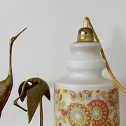 Baladeuse globe vintage en opaline avec motifs