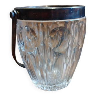 Ice bucket with tongs