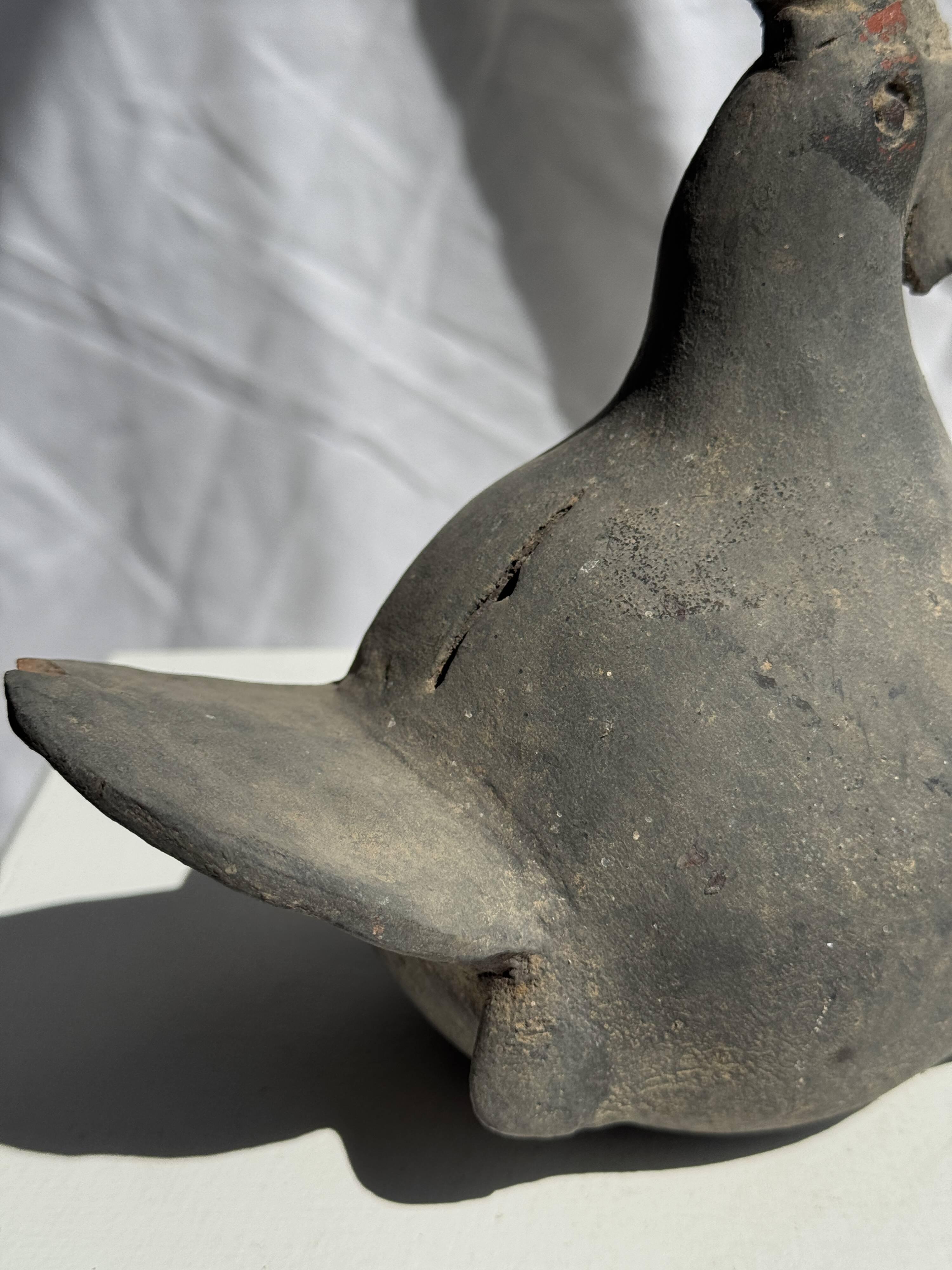 Petite poule en terre cuite, travail artisanal indonésien ancien H18