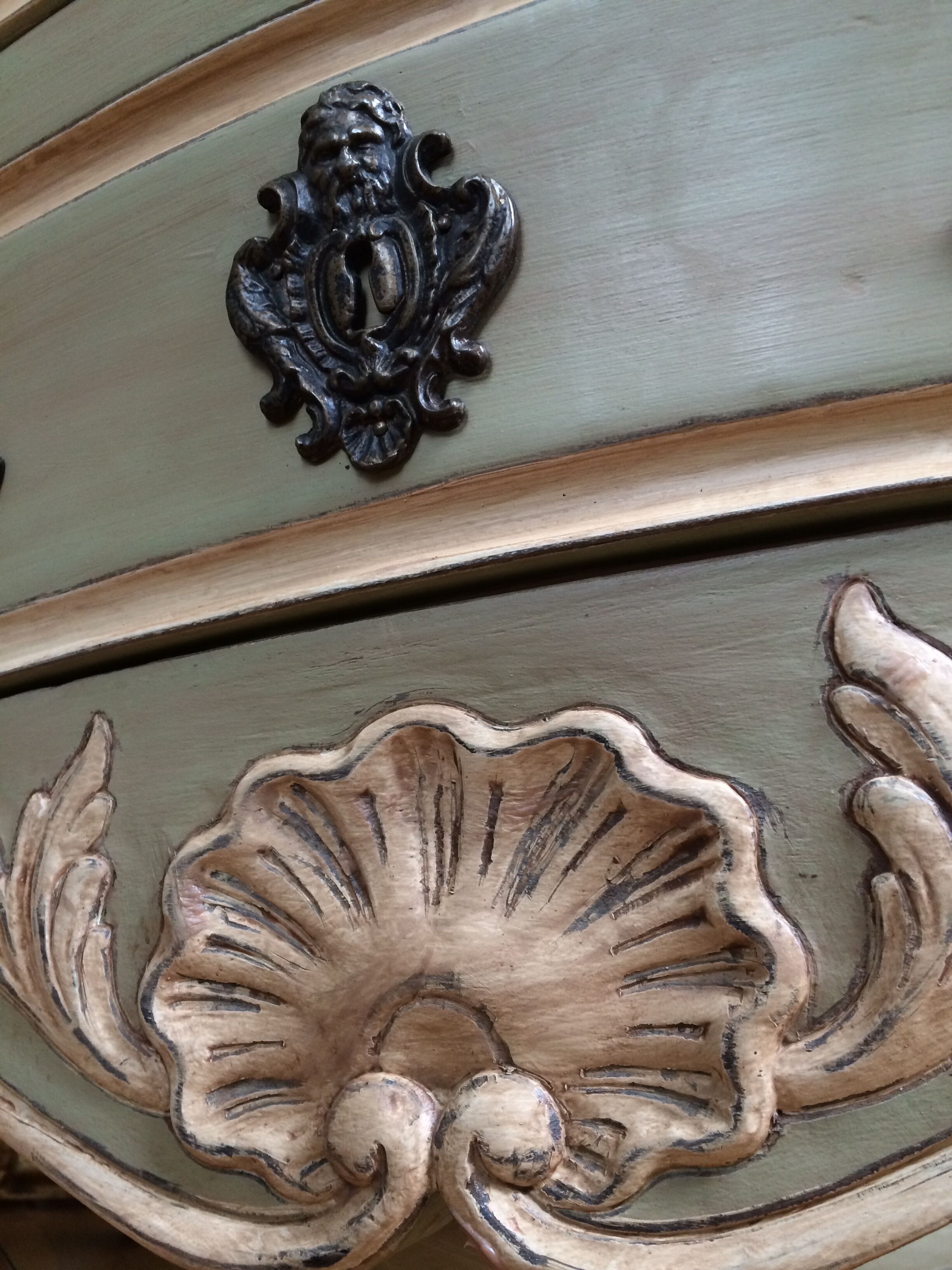 Bordelaise chest of drawers Louis XV style