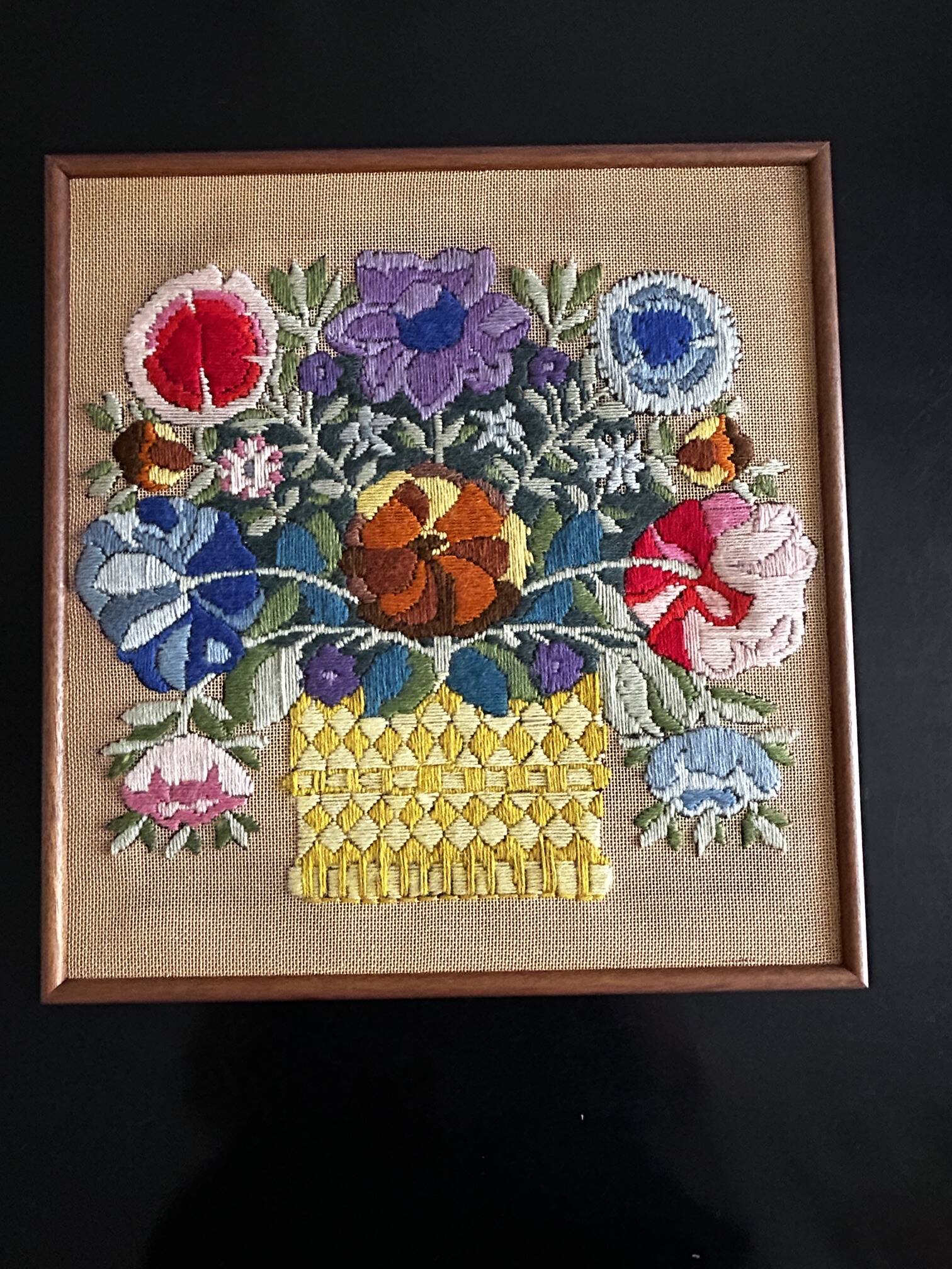 tableau fleurs brodées 1970