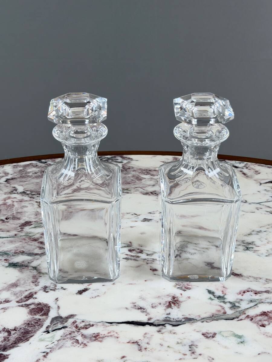 Paire de carafes en cristal de Baccarat, XXe Siècle