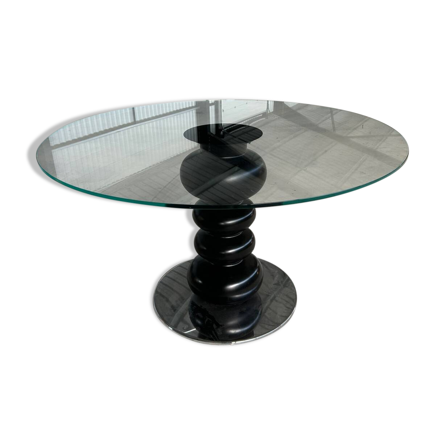 Round glass table