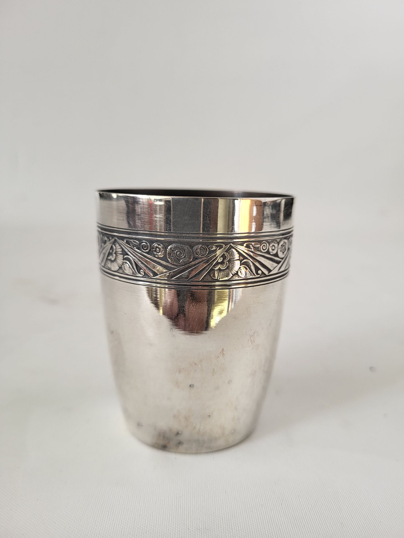 Timbale Art déco en métal argenté Poinçon Léonce Florentin