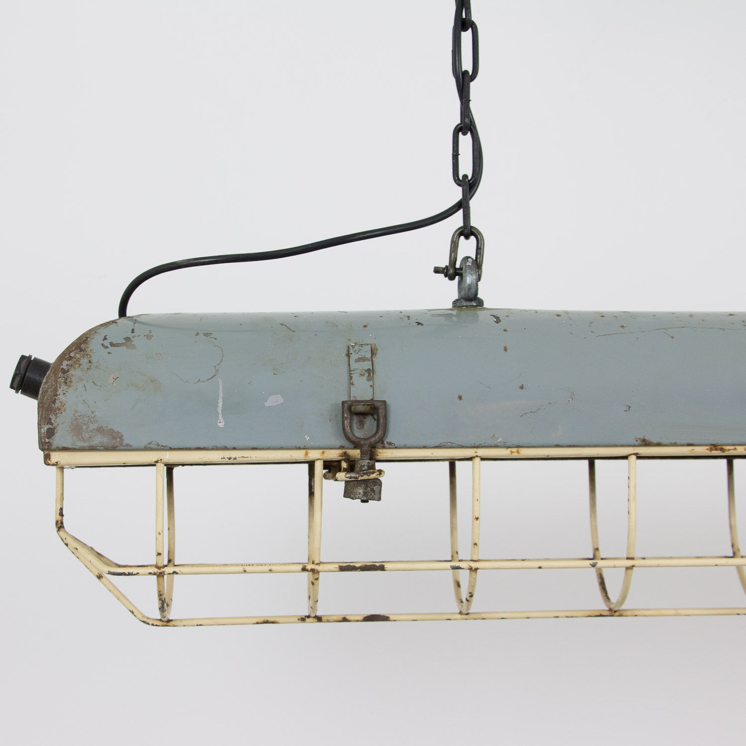 Industrial metal pendant bunker light