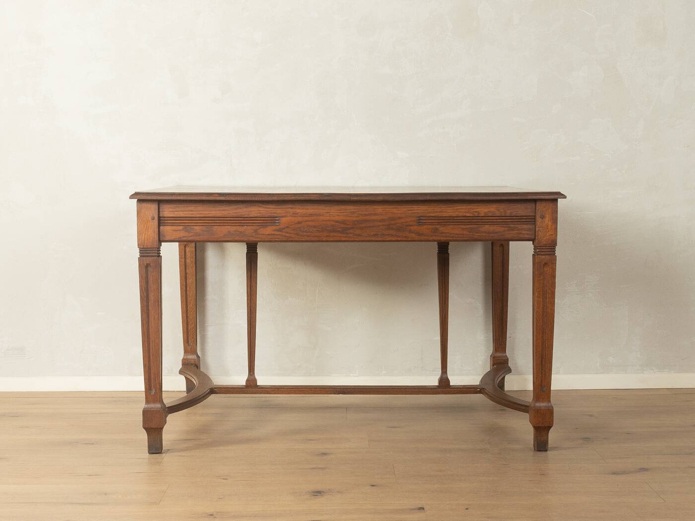 Art Nouveau dining table made of solid oak, Germany, 1910s