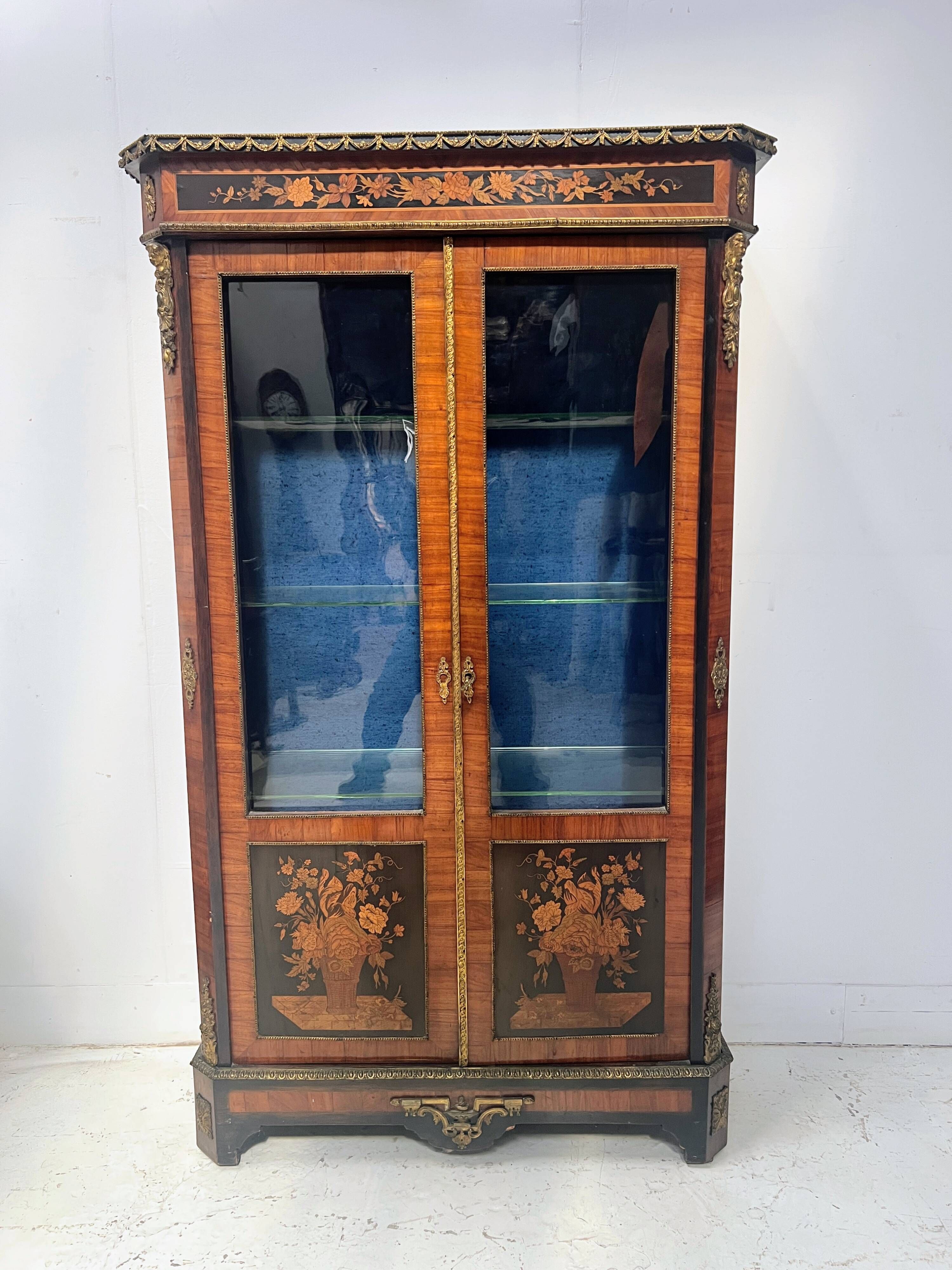Napoleon III display cabinet in rosewood veneer and marquetry, 19th century.