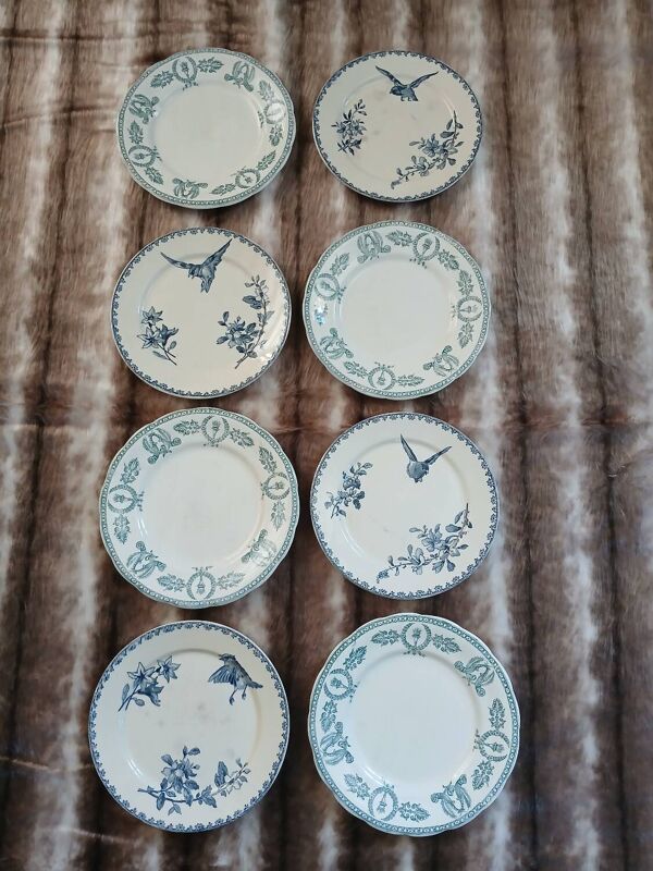 8 assiettes à dessert anciennes en Terre de fer