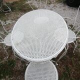 Garden furniture in wrought iron of the 70s. 5 pieces, oval table.