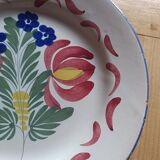 Assiette en faïence de l'Est