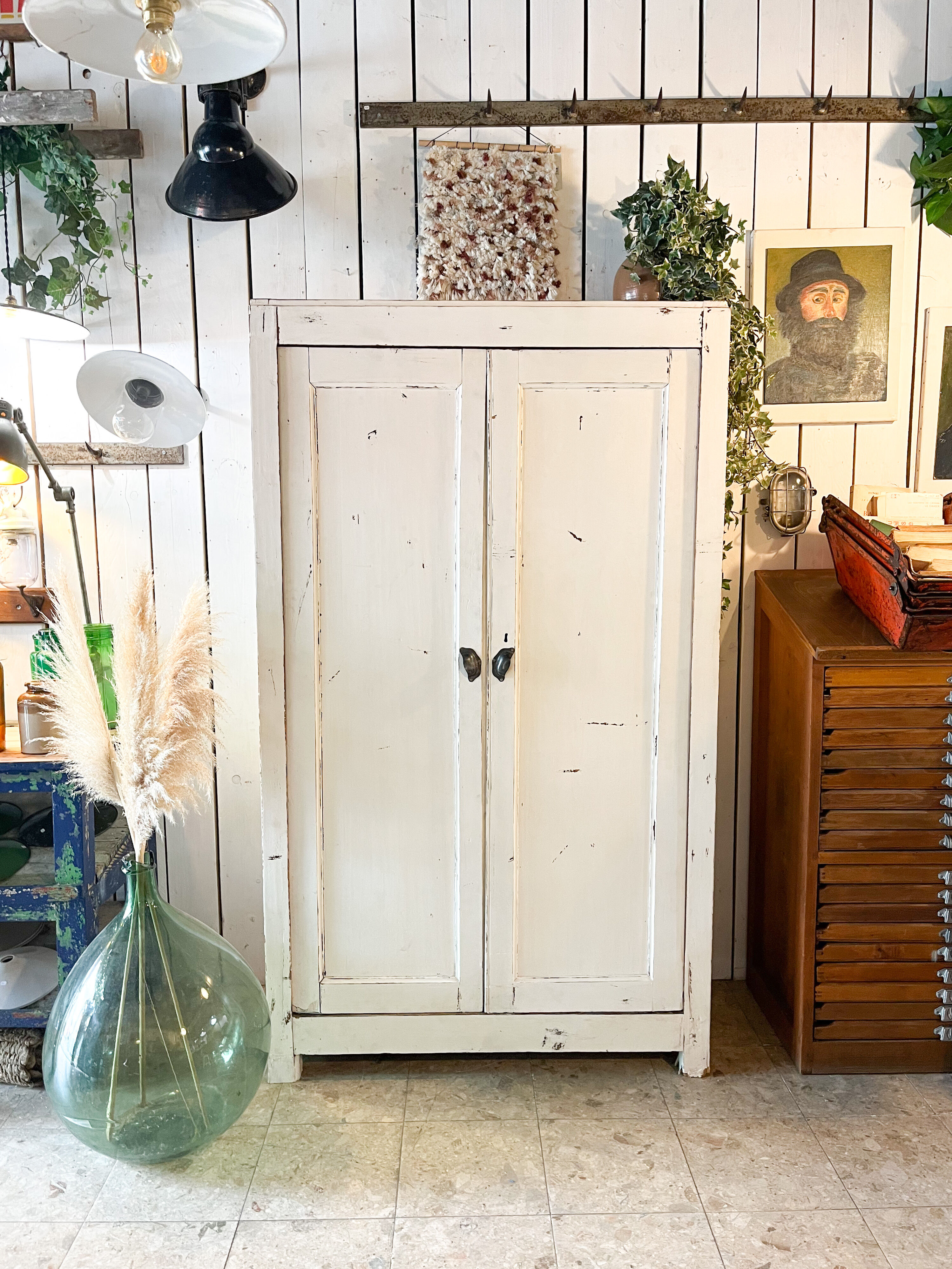 Armoire parisienne patine blanche